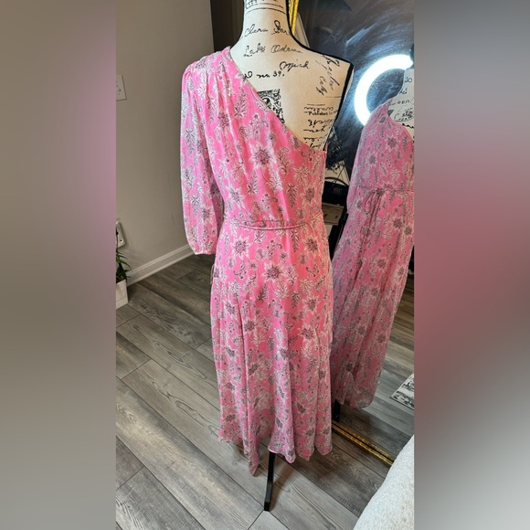Tayler Elegant Pink Floral One-Shoulder Dress. - Picture 6 of 10